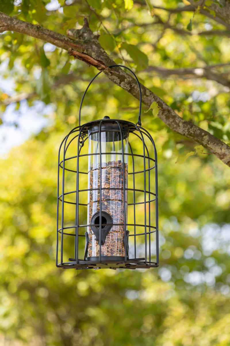 Trixie Voerdispenser Met Gaasbescherming Zwart - Sfeerafbeelding 2